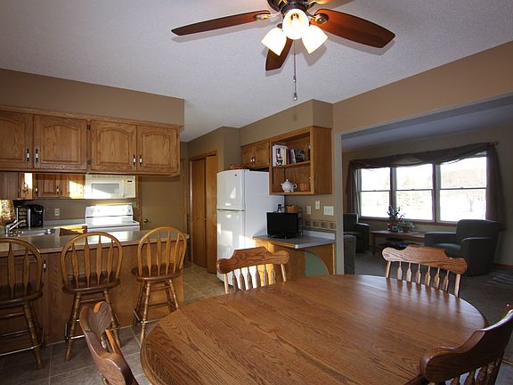 2nd image of 610 Park View Dr