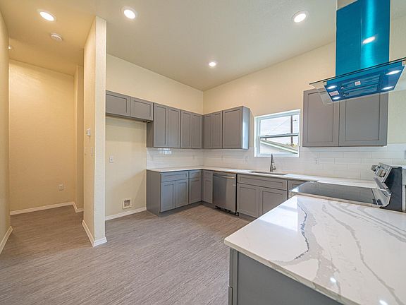 4th image of 208 Bargas St