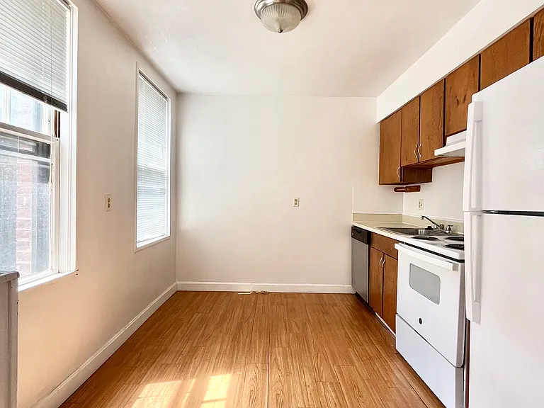 124 Sutherland Rd #5 — Photo 5