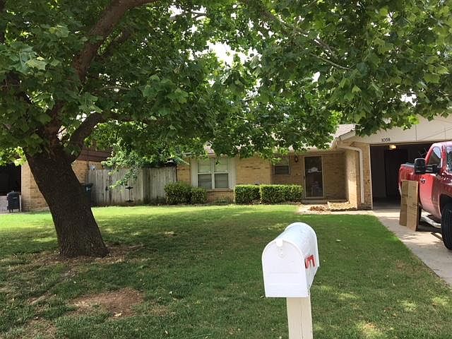 large tree in front yard provides lots of shade!