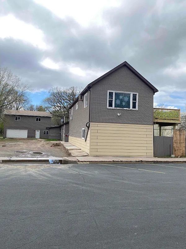 3 bed, $1,495 — Photo 1