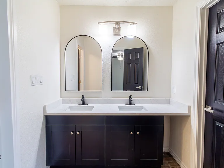 1214 Sycamore Dr — Photo 17