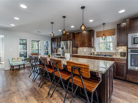 3rd image of 19 Park Village Ln