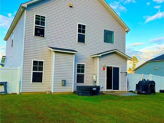 2nd image of 598 Collinwood Dr