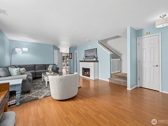 5th image of 19515 105th Avenue Ct E