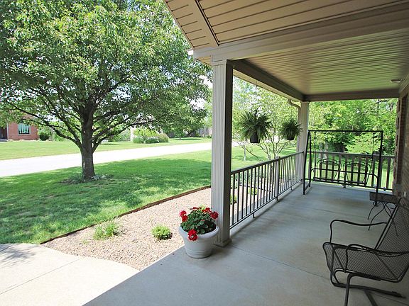 5th image of 921 Country Oaks Dr