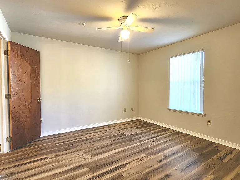 2360 SW Archer Rd #208 — Photo 9