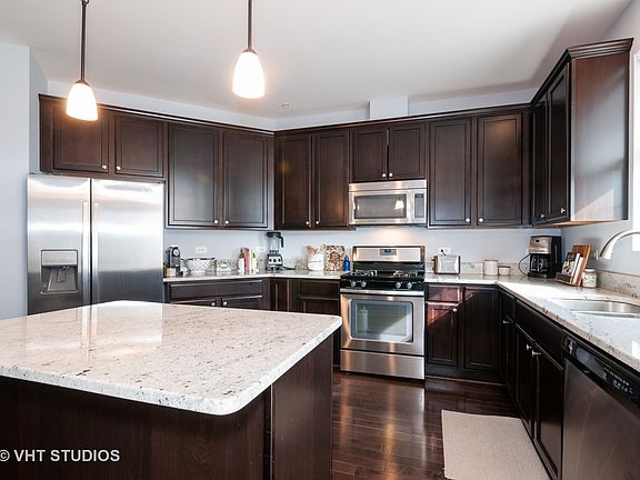 5th image of 28W062 Shelburne Farms Dr