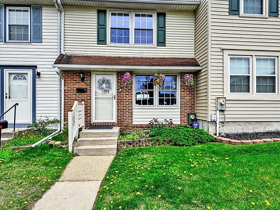 2nd image of 39 Guinevere Ct