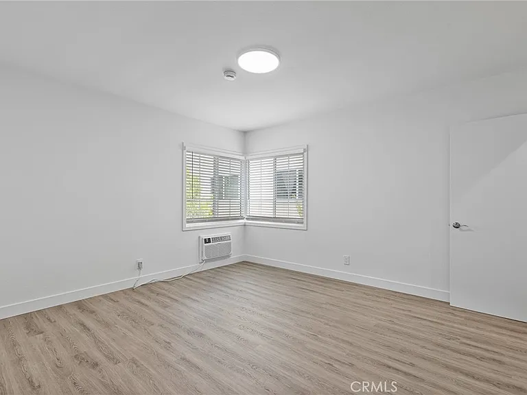 5339 1/2 Bellingham Ave — Photo 12