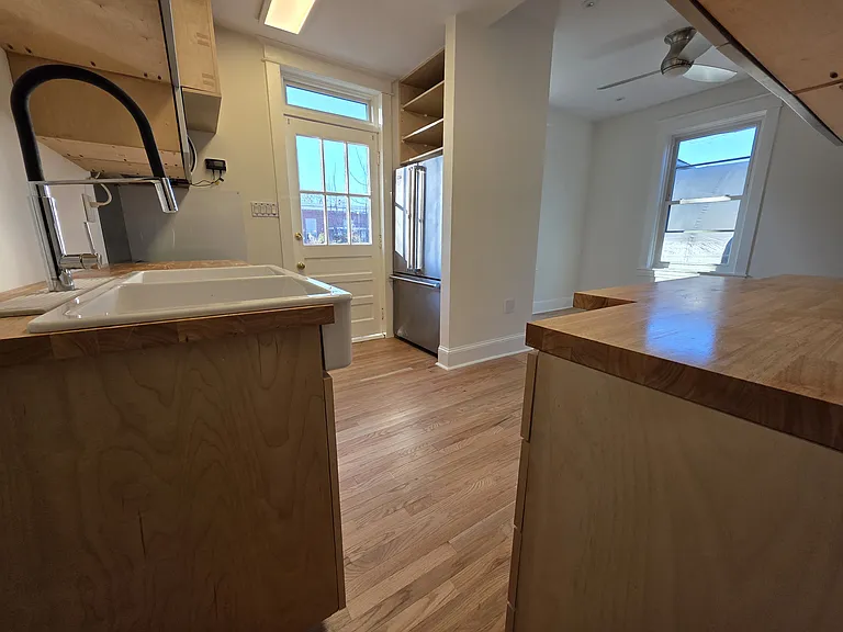 1 N Cherry Grove Ave #1 — Photo 4