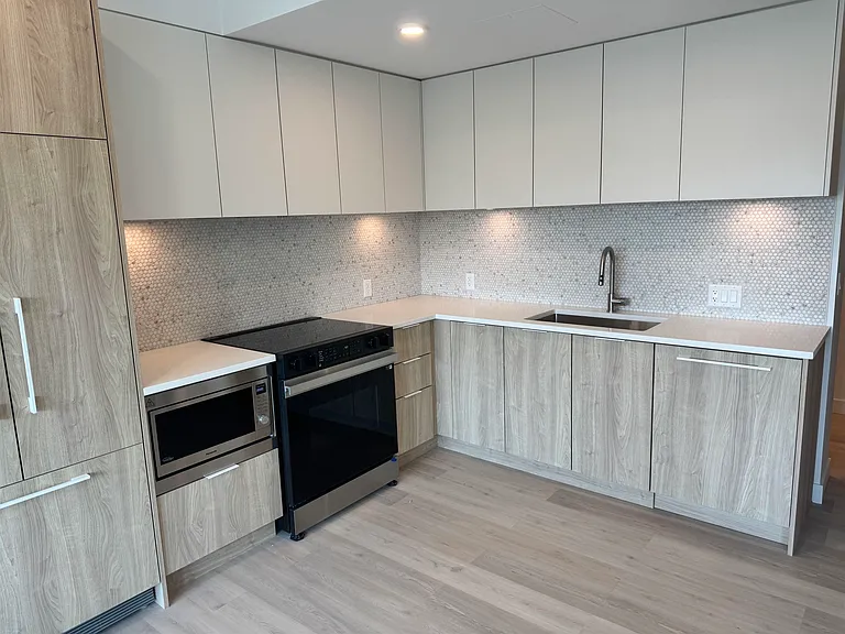 1616 Lloyd Ave #30 — Photo 3