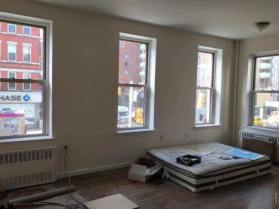 1st image of 300 E 86th St Frnt 2