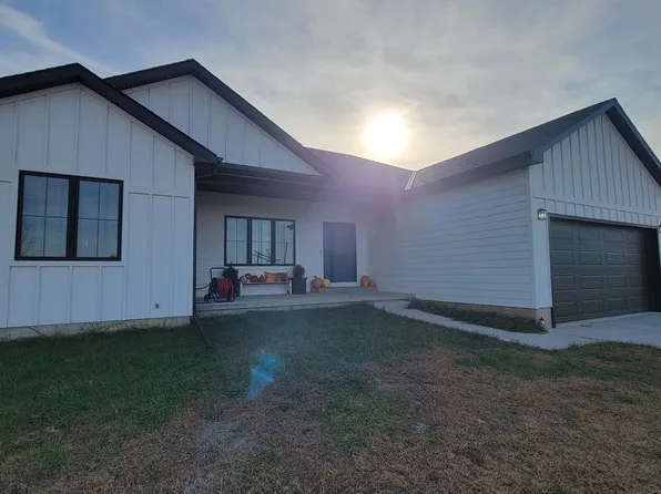 1921 8th St, Auburn, NE 68305