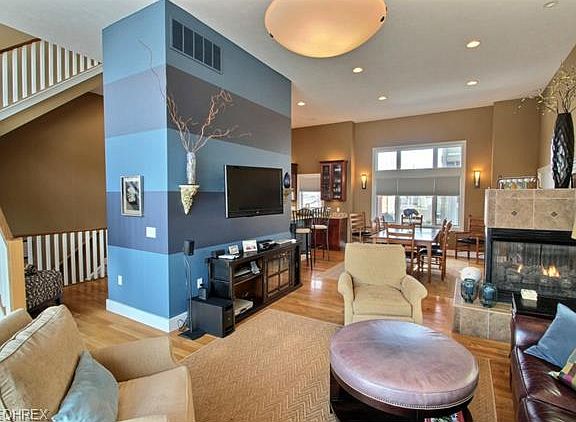 3rd image of 2322 City View Dr