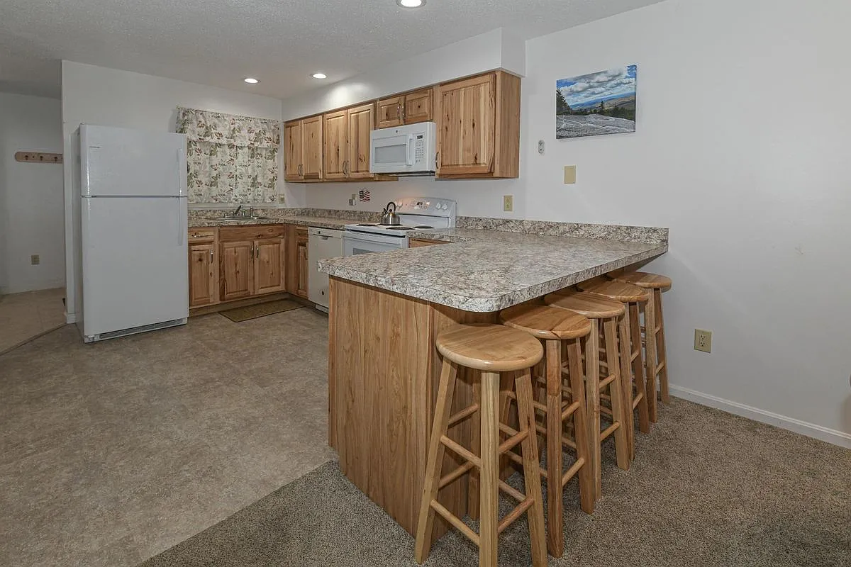 3 bed, 3.0 bath, 1383 sqft, $2,000 — Photo 4