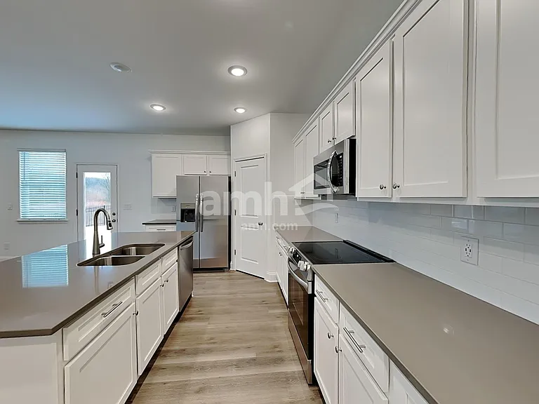 505 Plano Pass — Photo 3