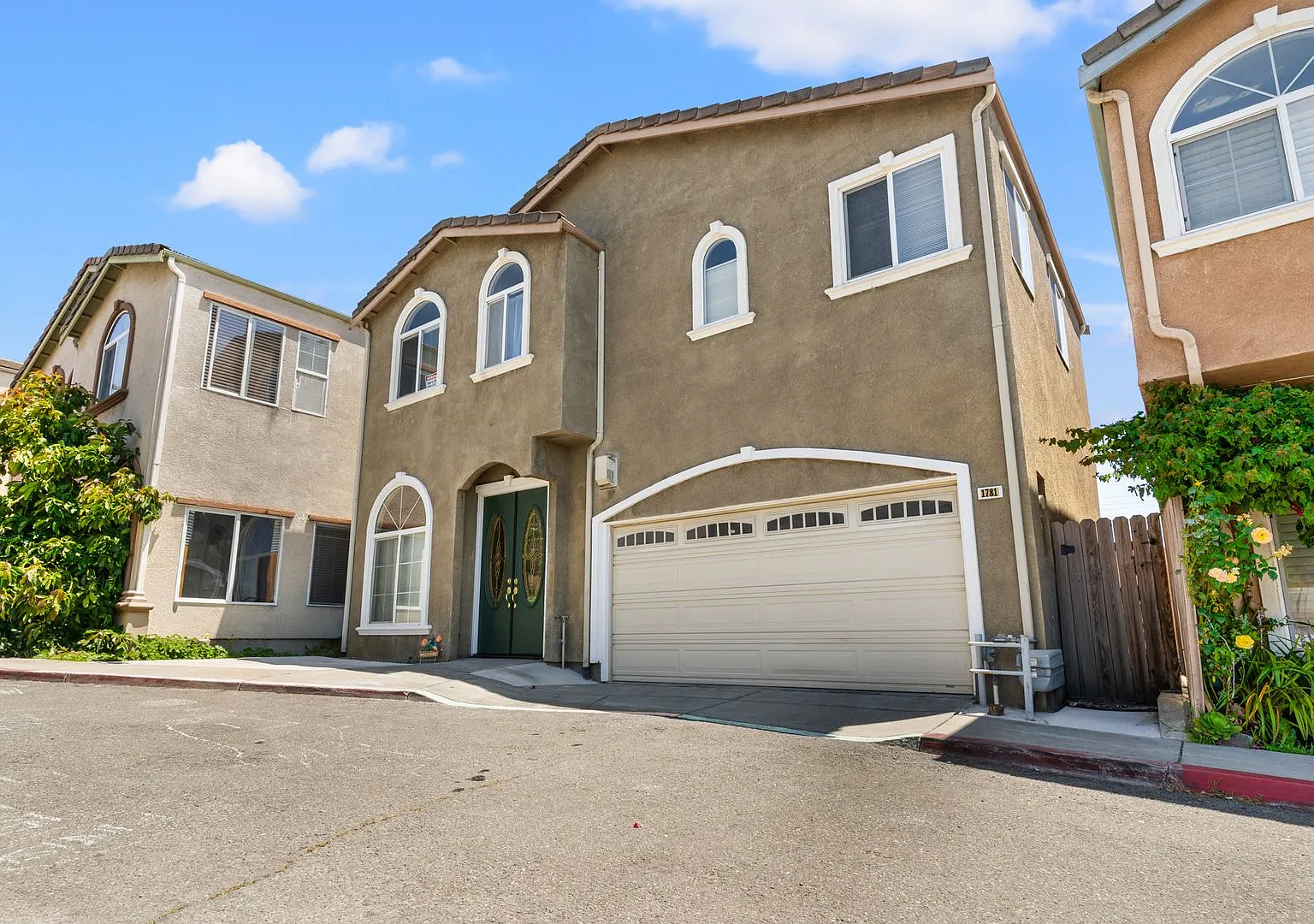 Grand 4-Bedroom San Leandro Home w/ Custom Upgrades — Photo 1