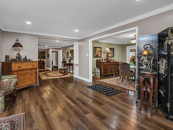 2nd image of 204 Breezy Hill Rd