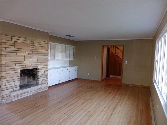 3rd image of 559 E Academy St