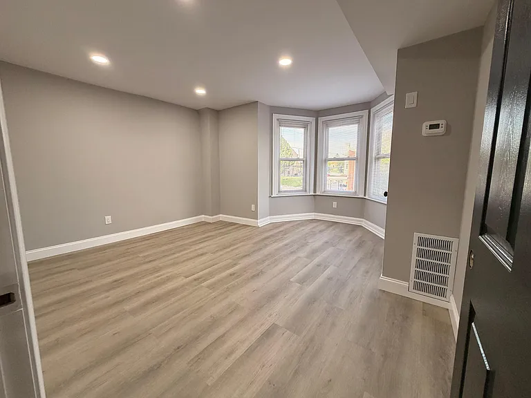 516 E Marshall St #1 — Photo 4