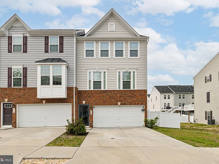 530 View Point Way — Photo 1