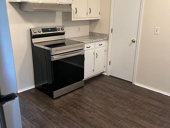 4th image of 2910 Sarah Dr