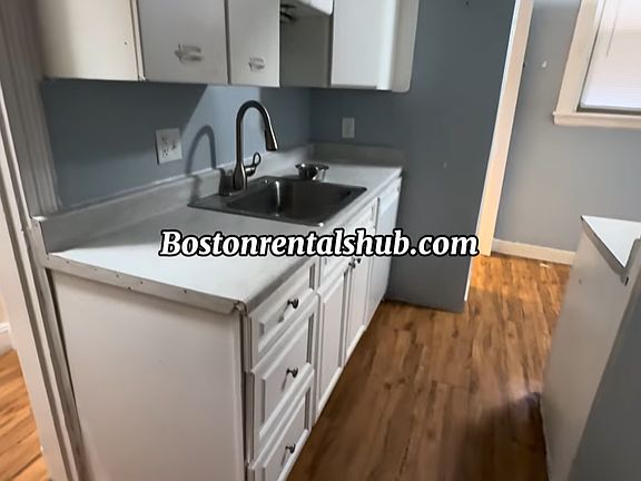 4th image of 10 Alton Pl #2