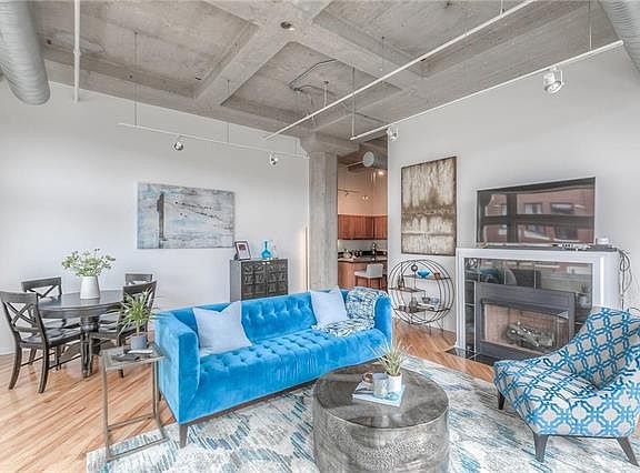 2nd image of 2107 Grand Ave Unit 305