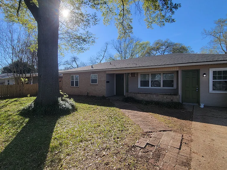 1307 Patricia Dr — Photo 1