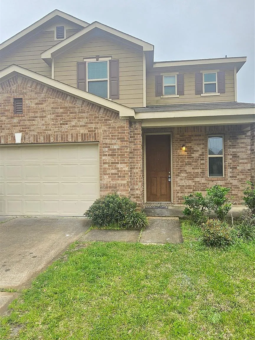 4 bed, 2.5 bath, 2909 sqft, $2,800 — Photo 2