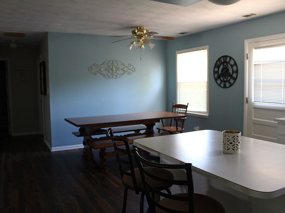 4th image of 1095 W Watson Dr