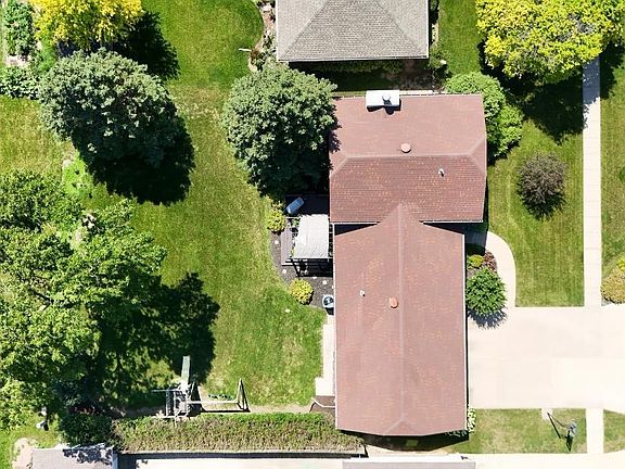 3rd image of 612 Cardinal Dr