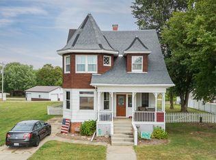 215 NW Main St, Hopedale, IL 61747