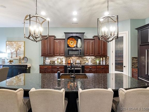3rd image of 104 Arrowhead Dr
