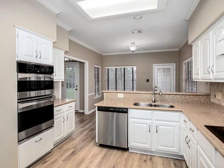 15118 Greenleaf Ln — Photo 18