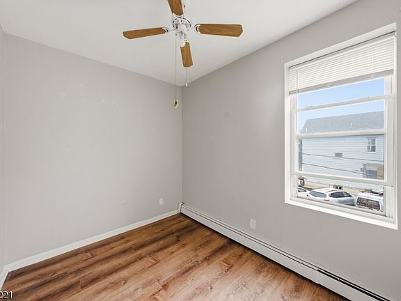 5th image of 290 Ogden St