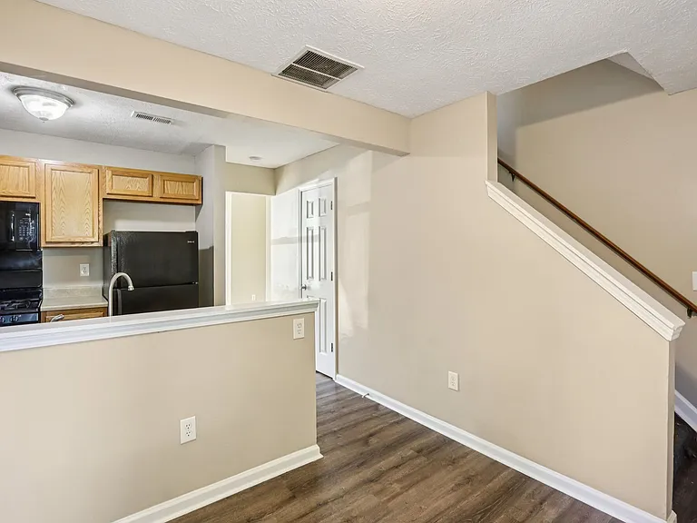 Fox Pointe Apartments — Photo 8