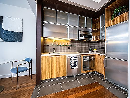 4th image of 610 W 42nd St #S39m