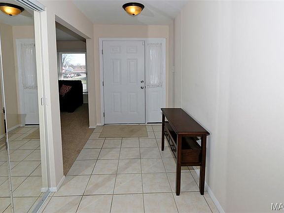 3rd image of 6 Tori Ann Dr
