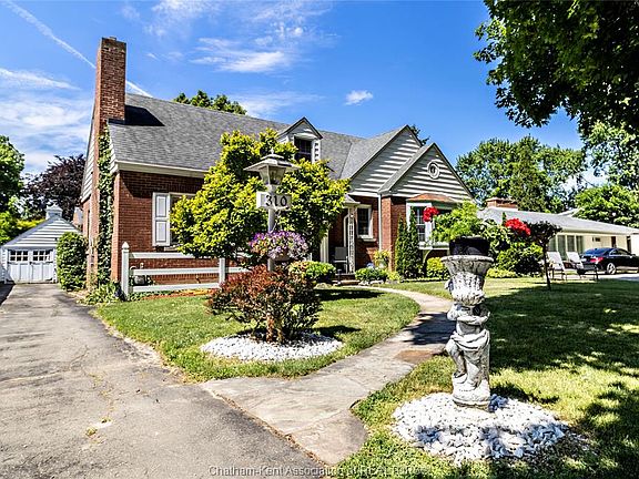 3rd image of 310 Victoria Ave