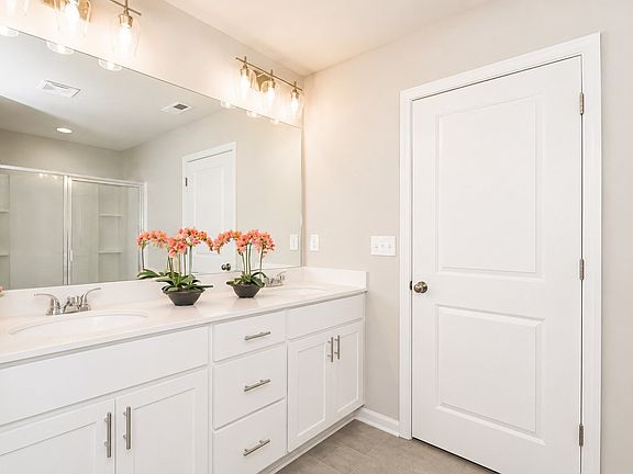 3rd image of 536 Elliston Pl