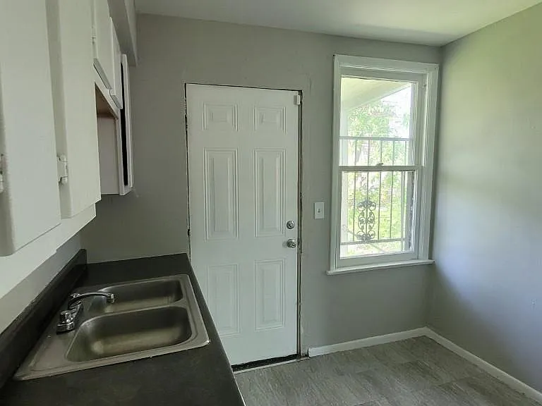 752 Euclid Ave — Photo 10