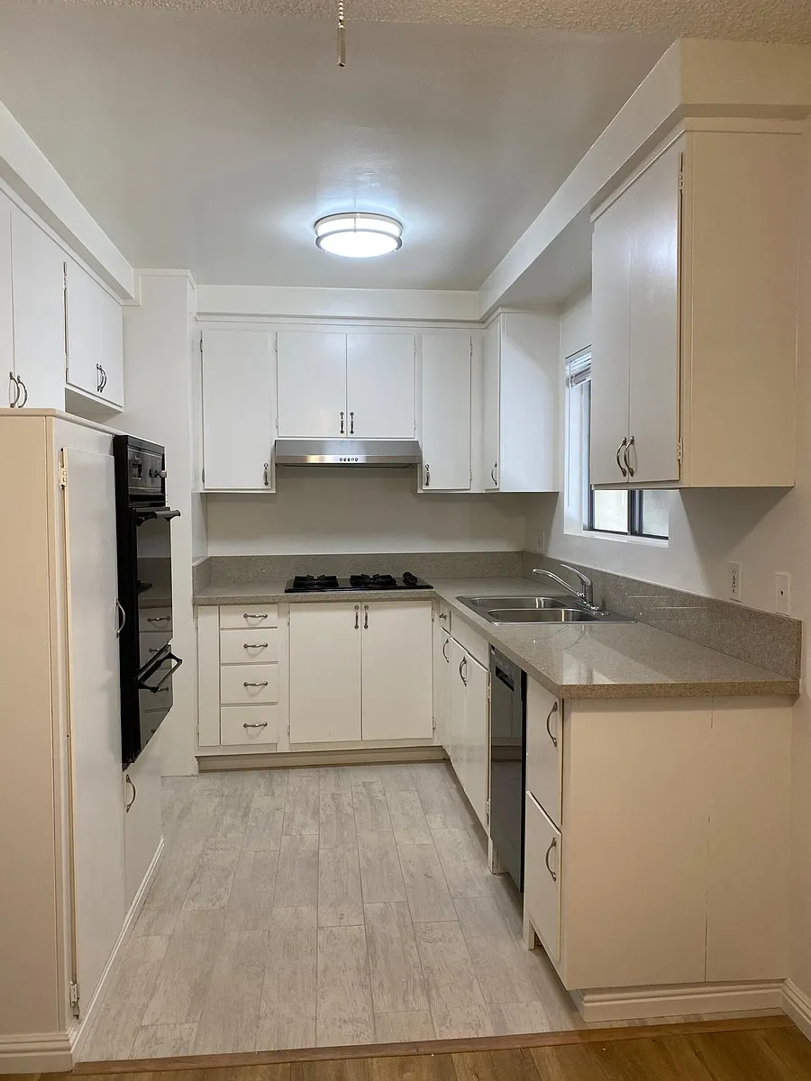Building Photo - 221 N Belmont St #1