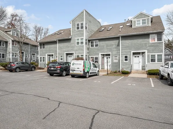 38 Farmland Rd #C, Lowell, MA 01850