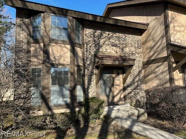 25195 Greenbrooke Dr, Southfield, MI 48033