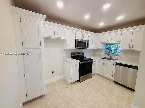 2nd image of 411 S Hollybrook Dr APT 305
