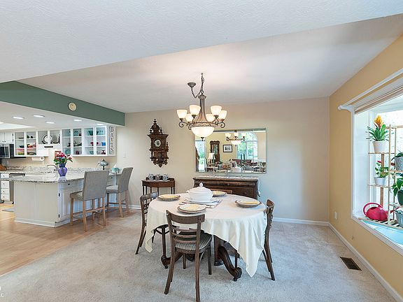 4th image of 310 Dominion Dr
