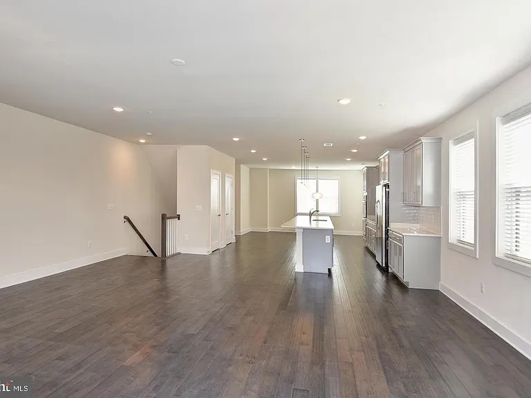 44858 Tiverton Sq — Photo 17