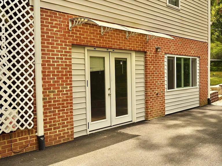4 Rockbrook Dr — Photo 21